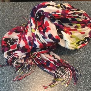 Multicolored scarf with fringe
